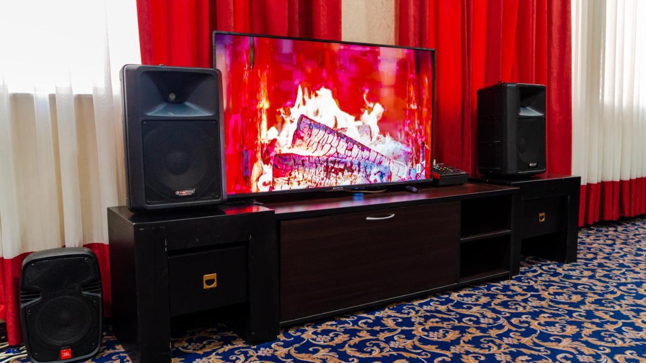 Cinema Plaza Hotel Баку Екстериор снимка