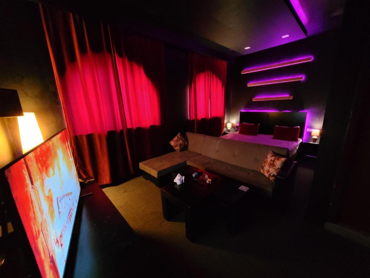 Cinema Plaza Hotel Баку Екстериор снимка
