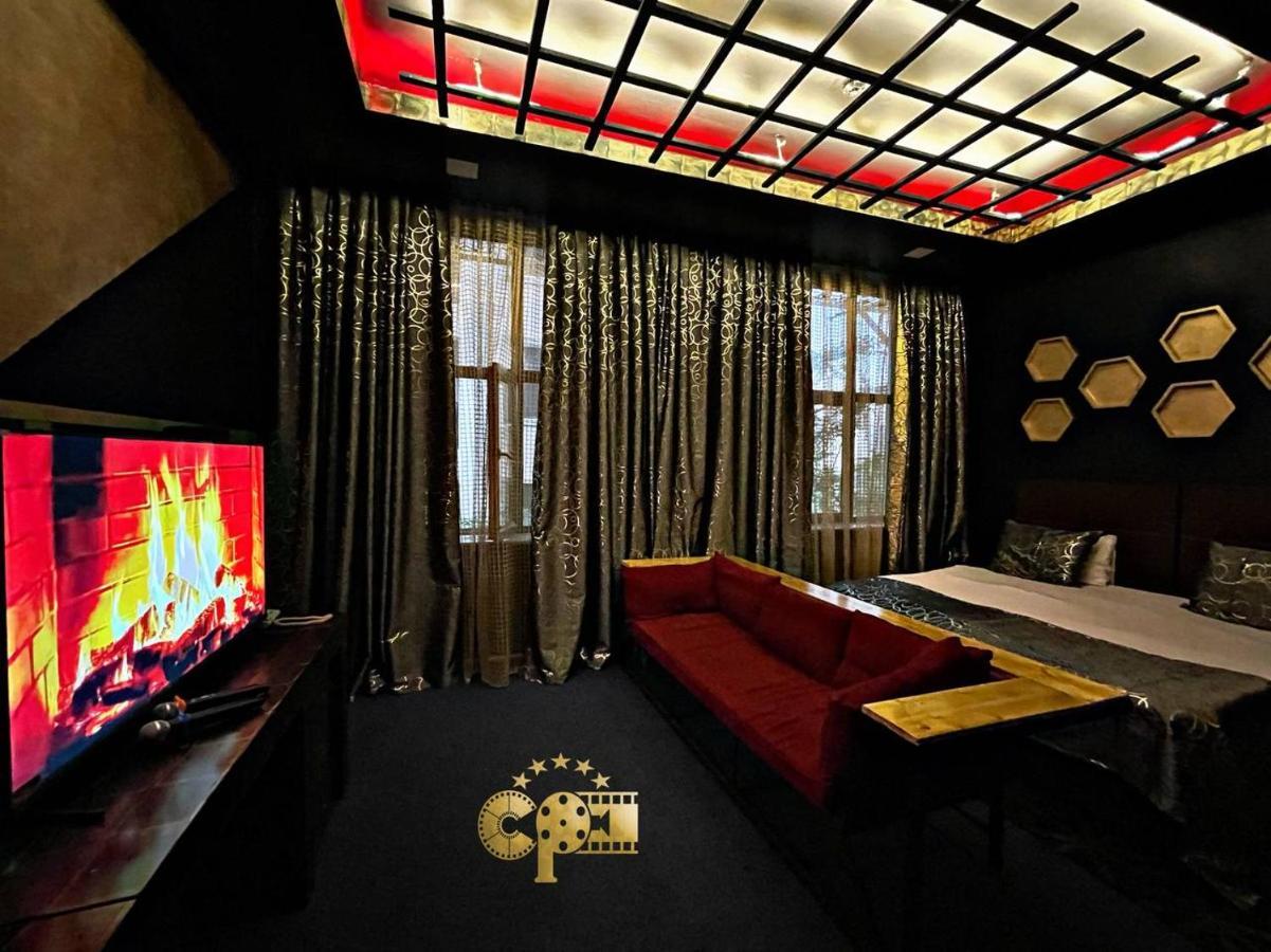 Cinema Plaza Hotel Баку Екстериор снимка