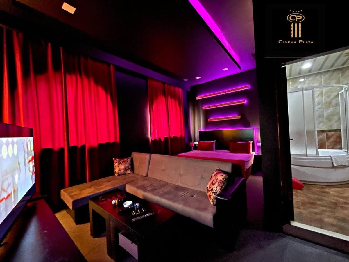 Cinema Plaza Hotel Баку Екстериор снимка