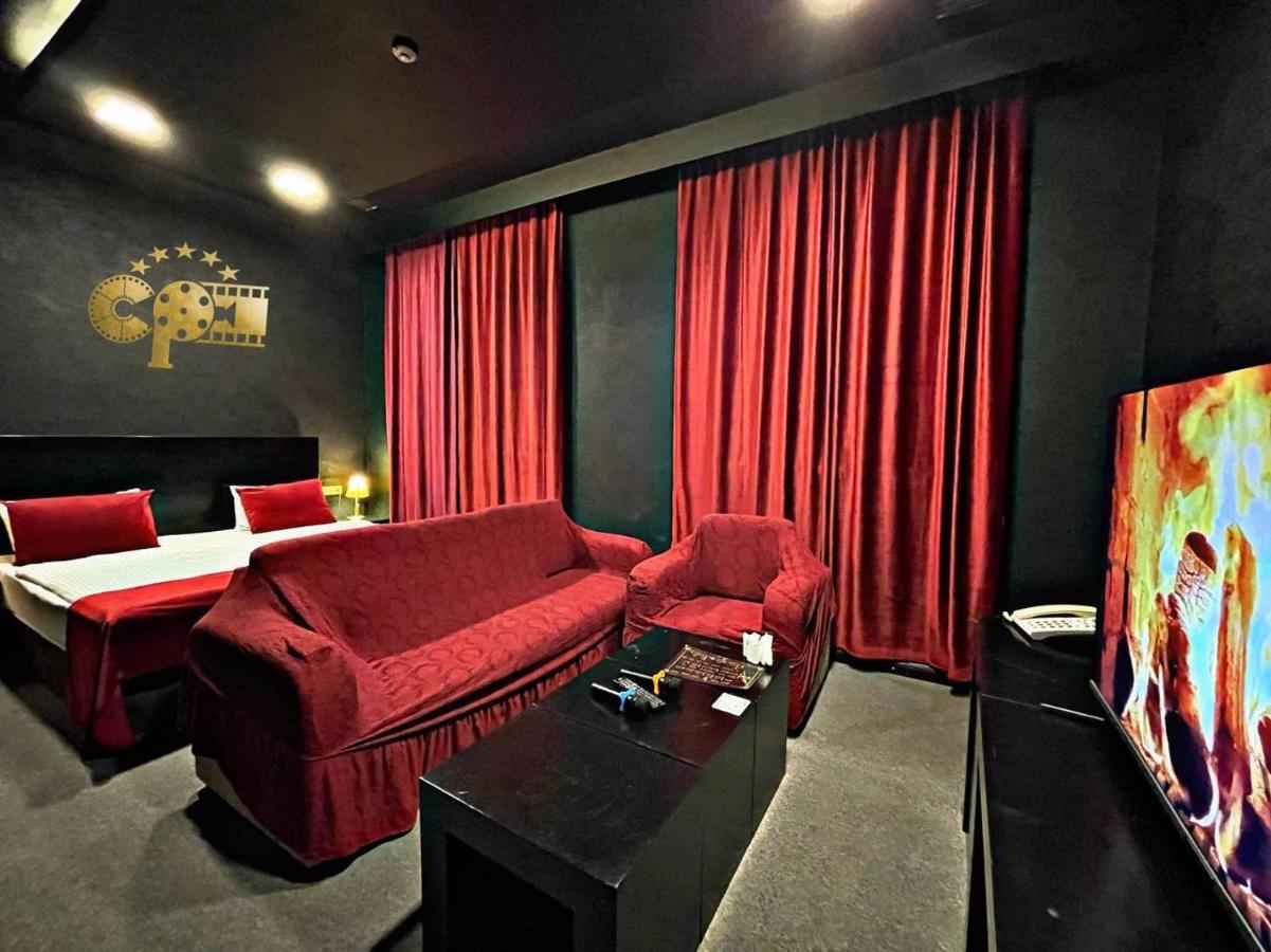 Cinema Plaza Hotel Баку Екстериор снимка