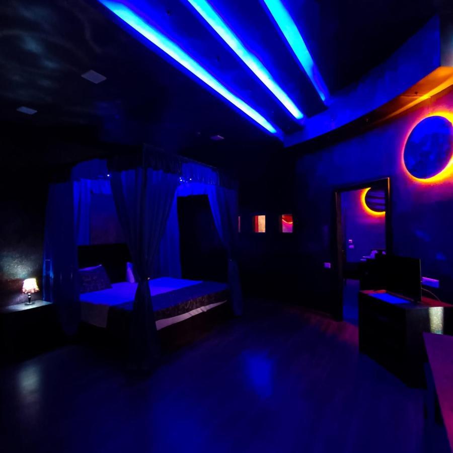 Cinema Plaza Hotel Баку Екстериор снимка
