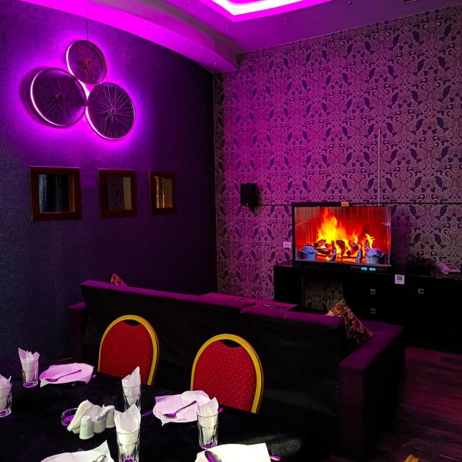 Cinema Plaza Hotel Баку Екстериор снимка