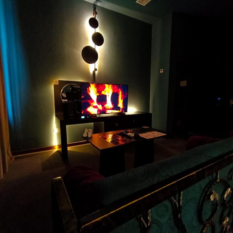 Cinema Plaza Hotel Баку Екстериор снимка