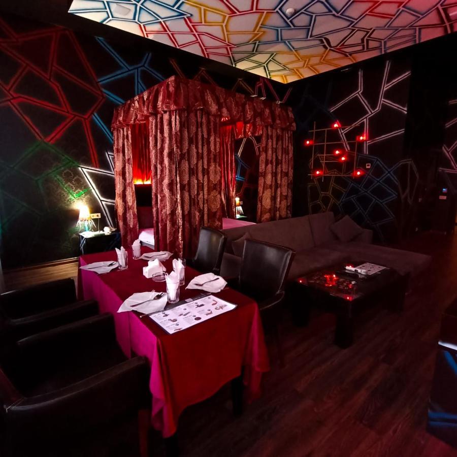 Cinema Plaza Hotel Баку Екстериор снимка