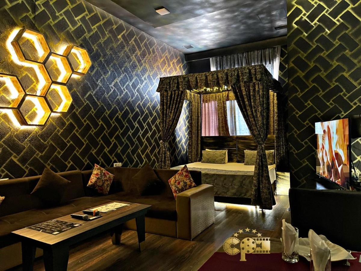 Cinema Plaza Hotel Баку Екстериор снимка