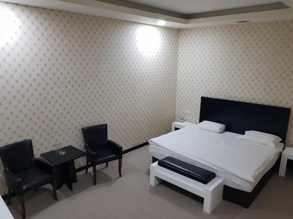 Cinema Plaza Hotel Баку Екстериор снимка