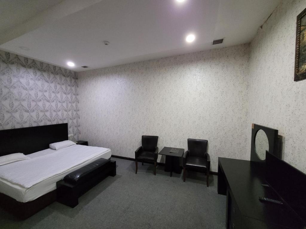 Cinema Plaza Hotel Баку Екстериор снимка