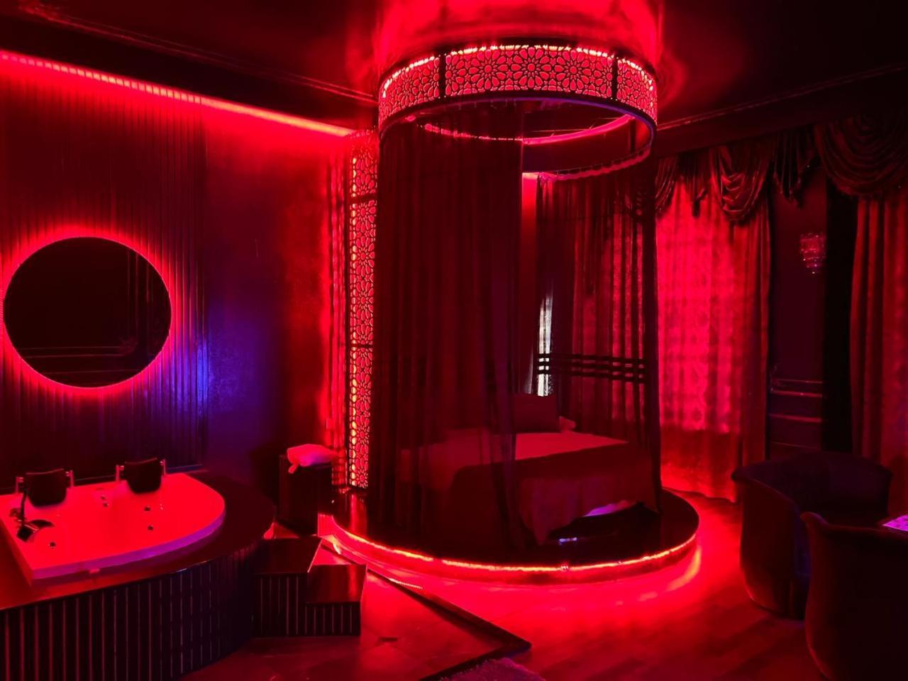 Cinema Plaza Hotel Баку Екстериор снимка