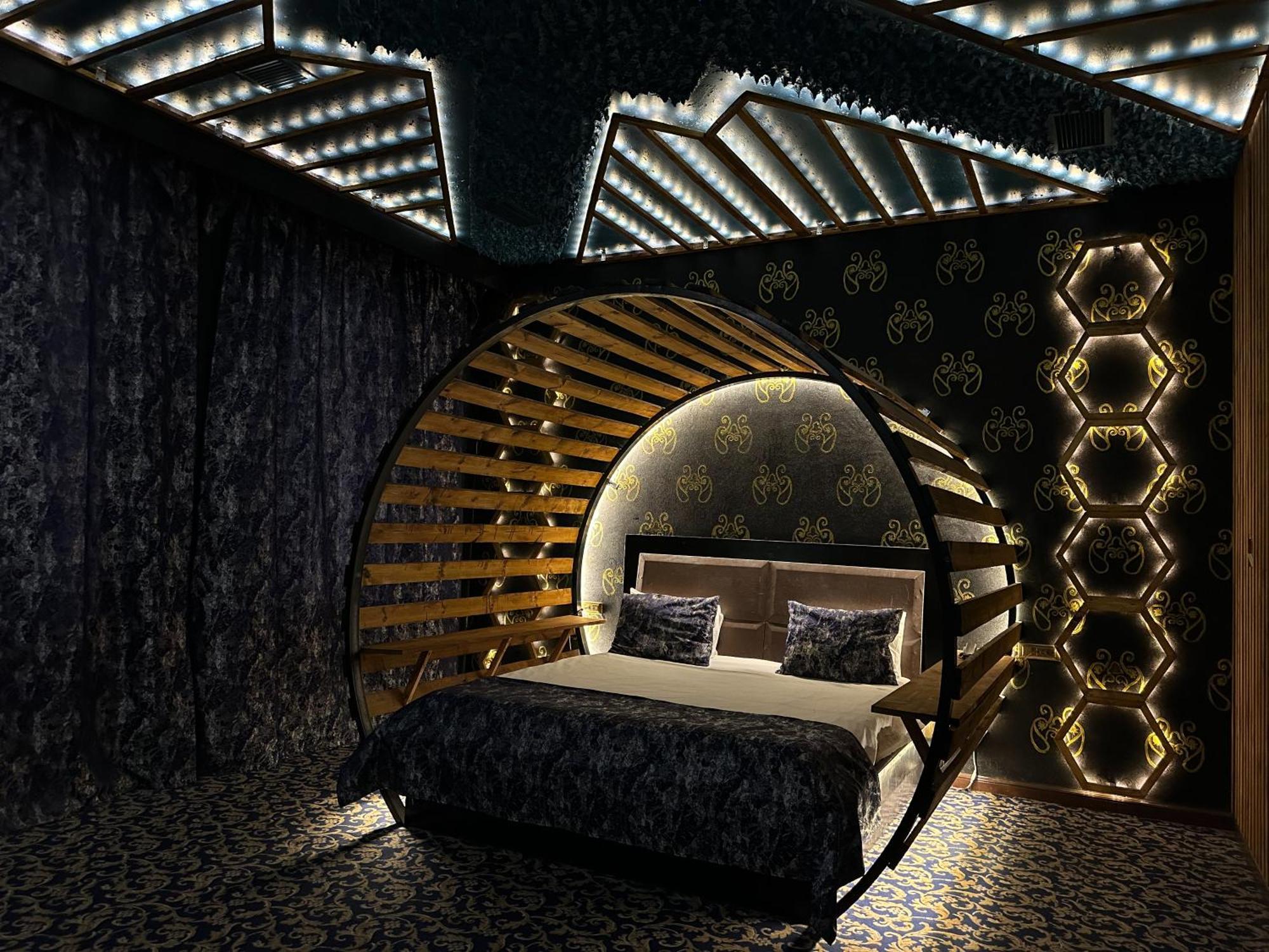 Cinema Plaza Hotel Баку Екстериор снимка