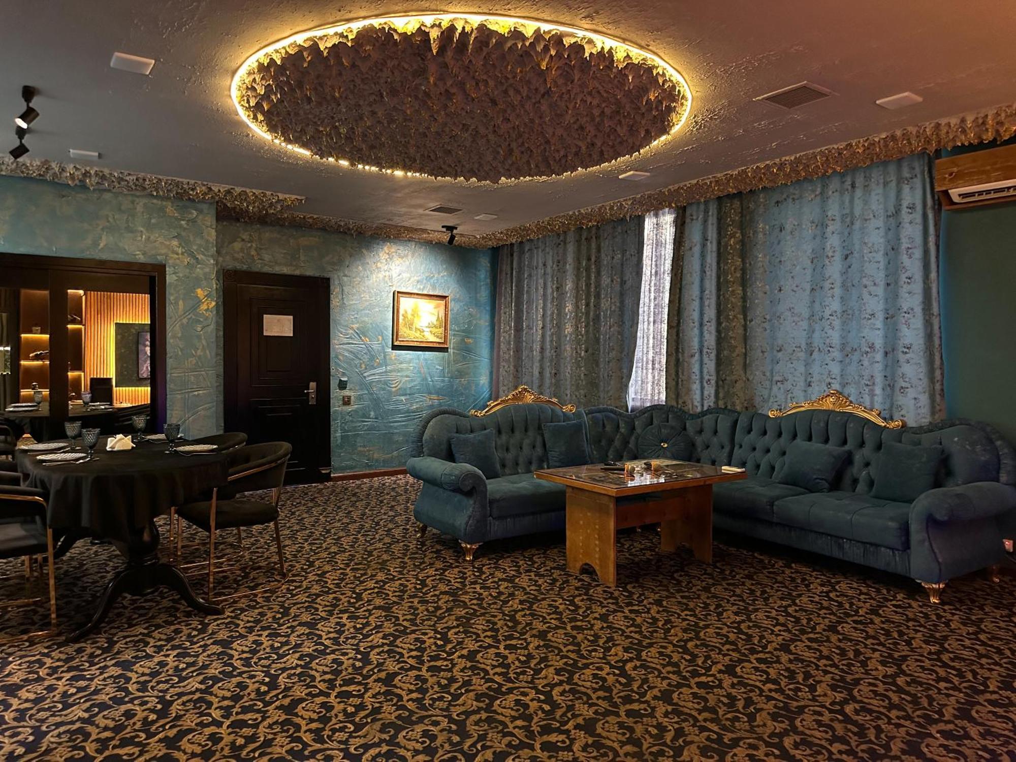 Cinema Plaza Hotel Баку Екстериор снимка