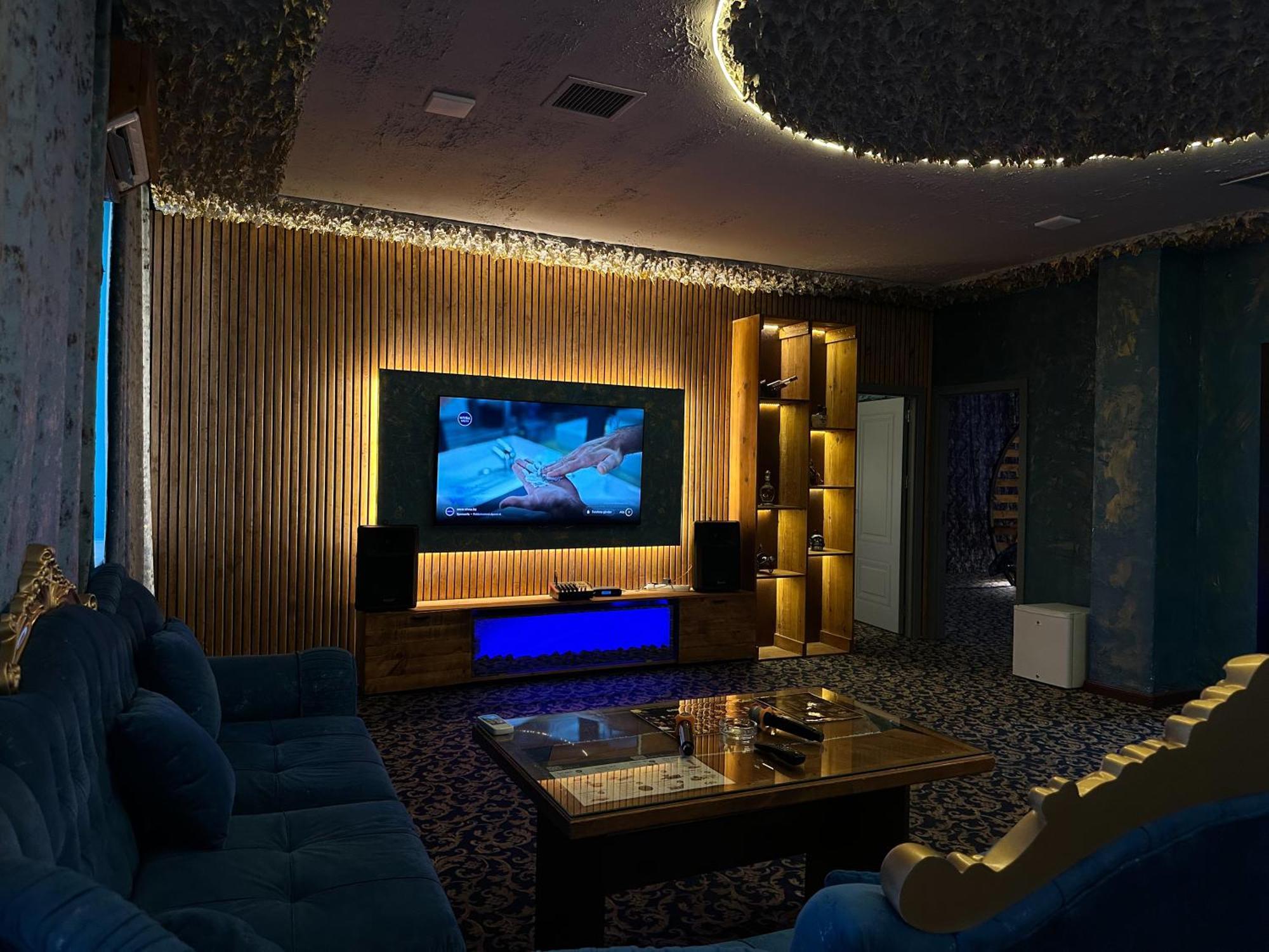 Cinema Plaza Hotel Баку Екстериор снимка