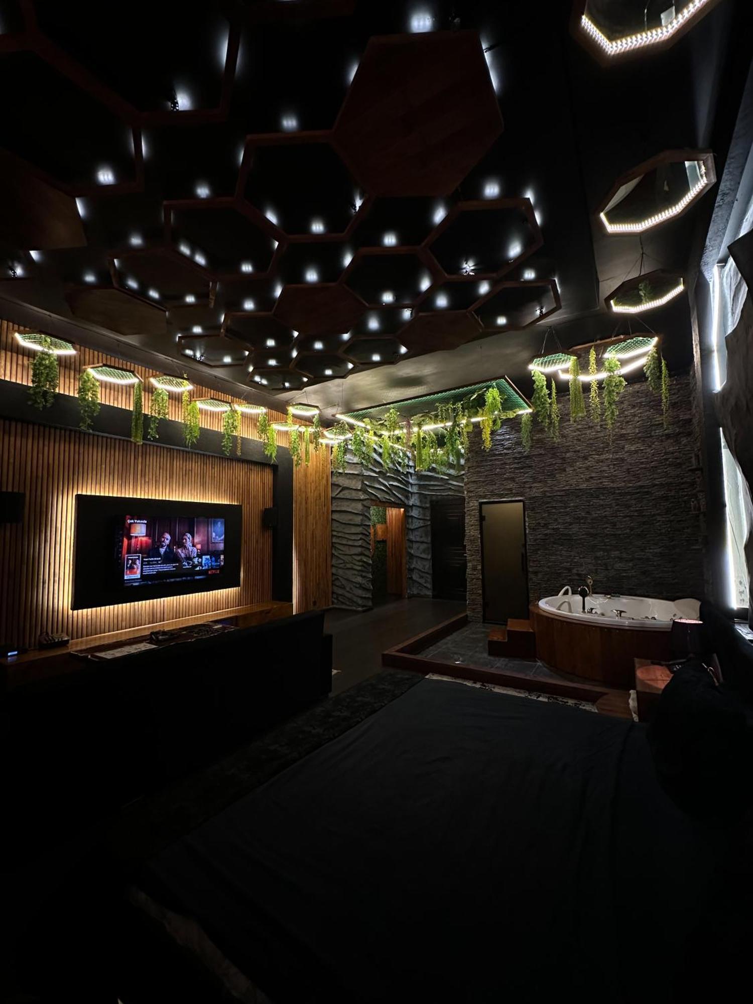 Cinema Plaza Hotel Баку Екстериор снимка