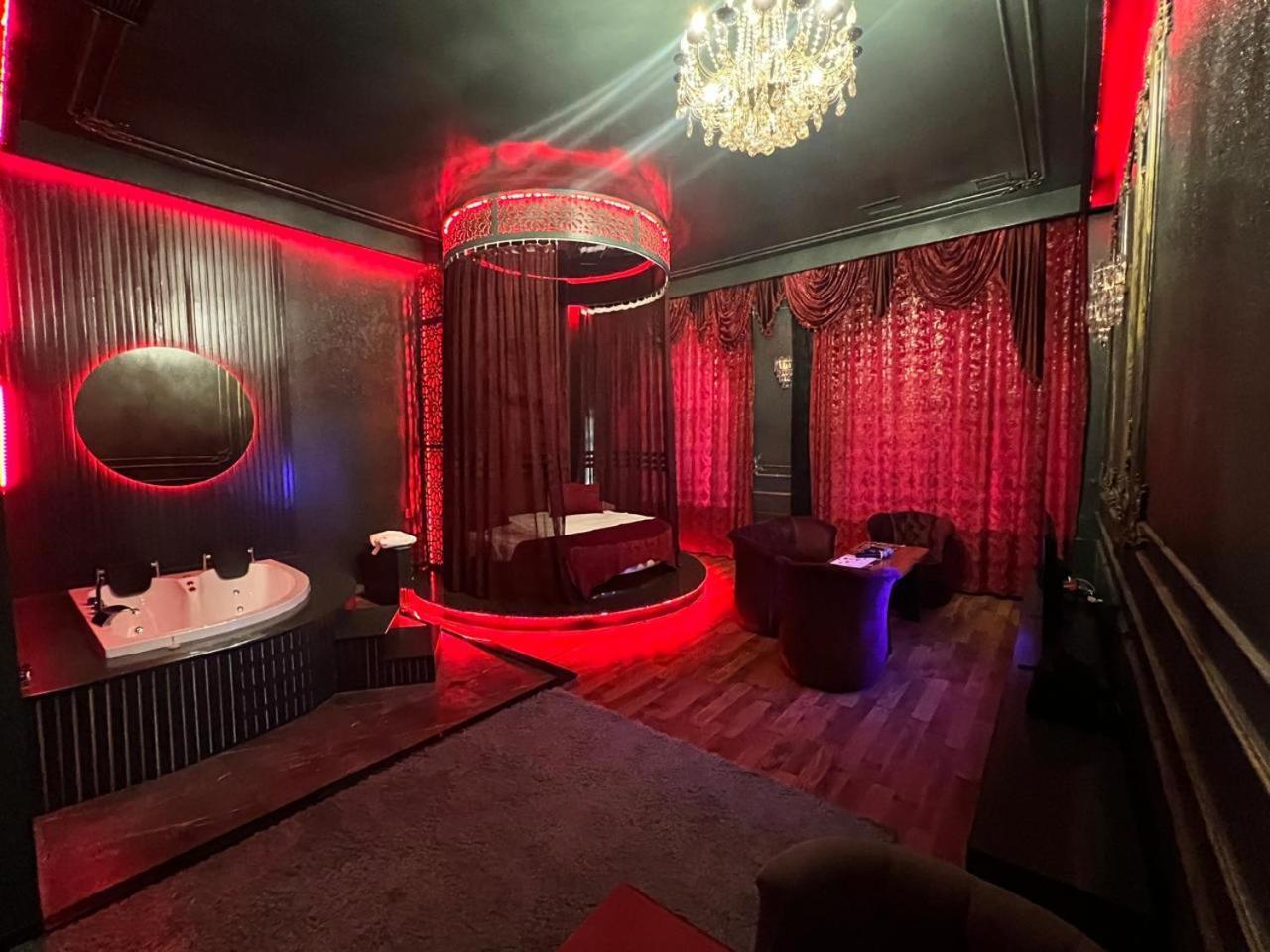 Cinema Plaza Hotel Баку Екстериор снимка