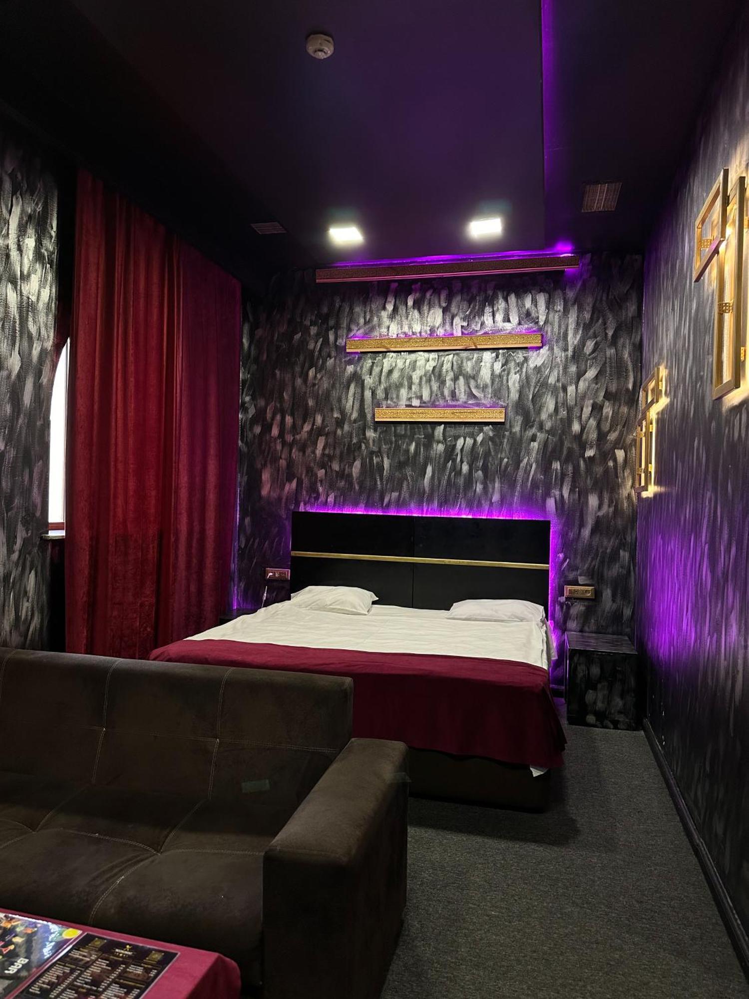 Cinema Plaza Hotel Баку Екстериор снимка