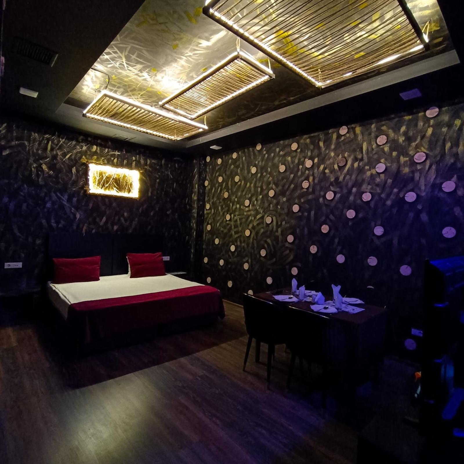Cinema Plaza Hotel Баку Екстериор снимка