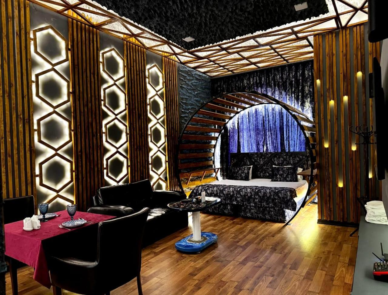 Cinema Plaza Hotel Баку Екстериор снимка