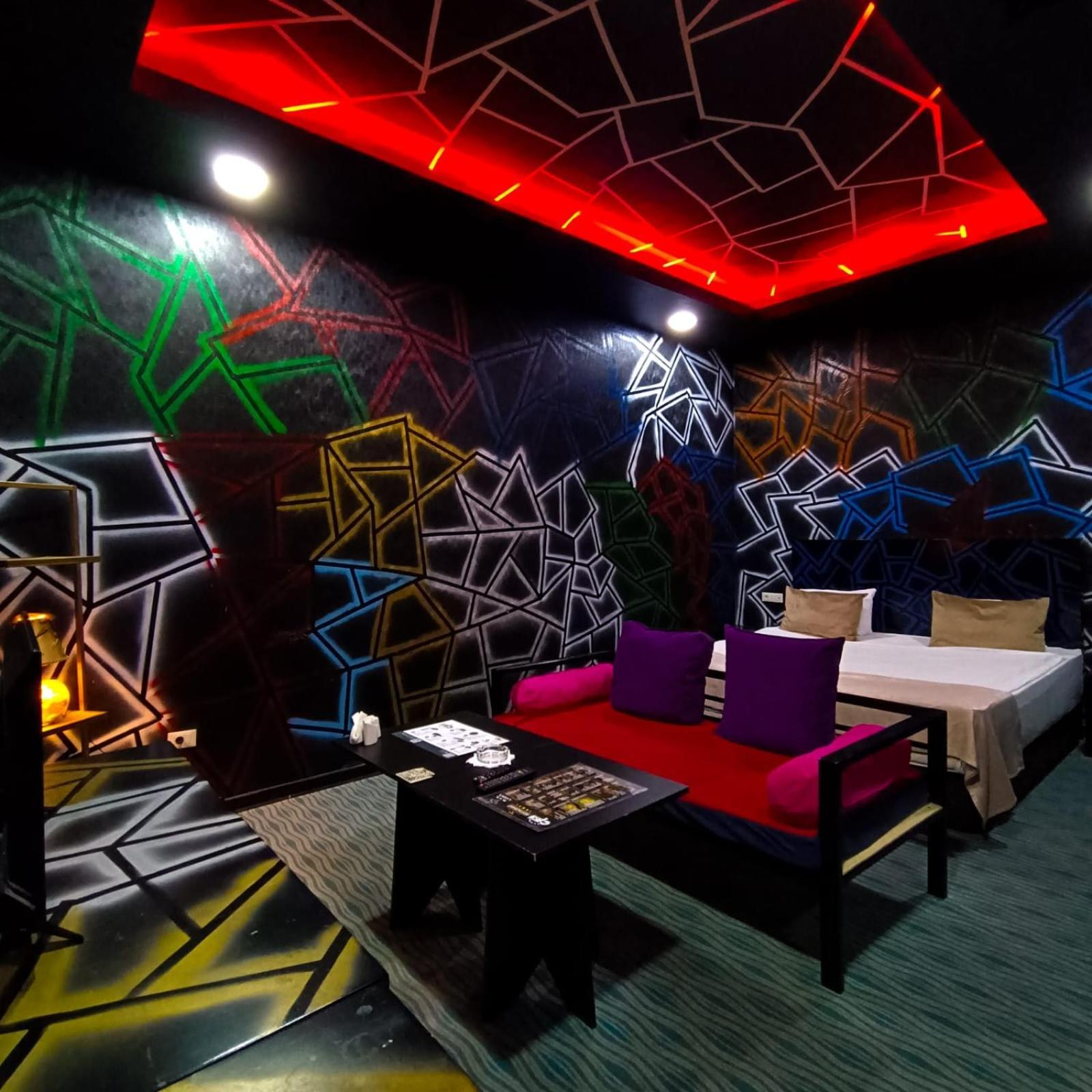 Cinema Plaza Hotel Баку Екстериор снимка